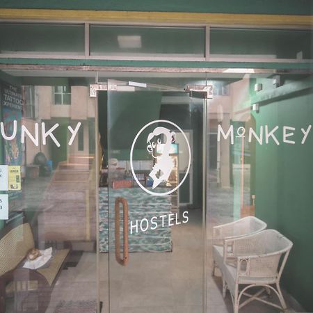 Bunky Monkey Hostels Коломбо Екстериор снимка