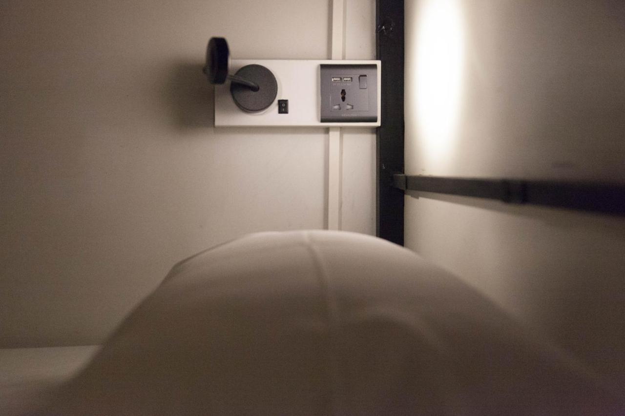 Bunky Monkey Hostels Коломбо Екстериор снимка