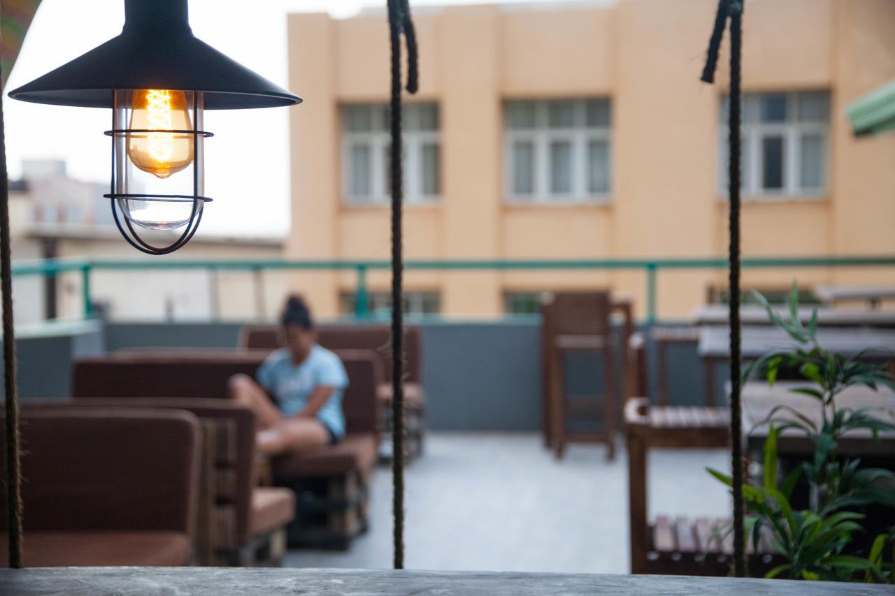 Bunky Monkey Hostels Коломбо Екстериор снимка