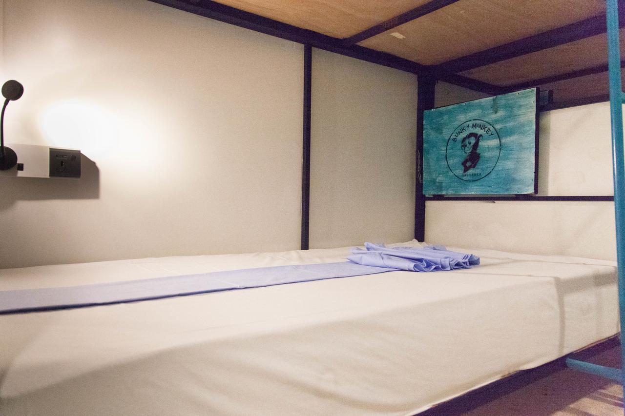 Bunky Monkey Hostels Коломбо Екстериор снимка
