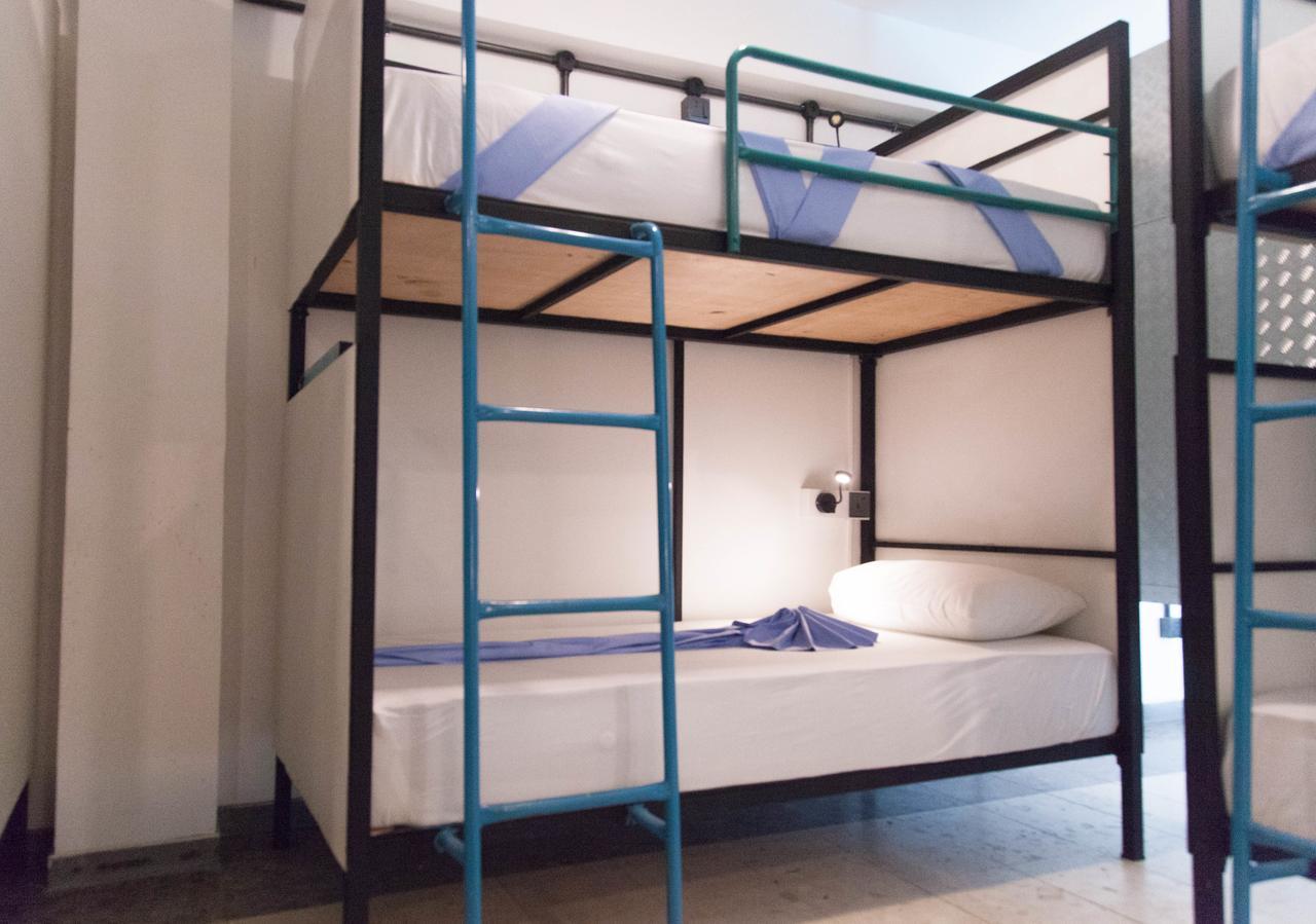Bunky Monkey Hostels Коломбо Екстериор снимка