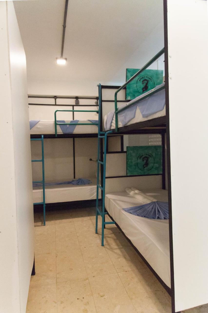 Bunky Monkey Hostels Коломбо Екстериор снимка