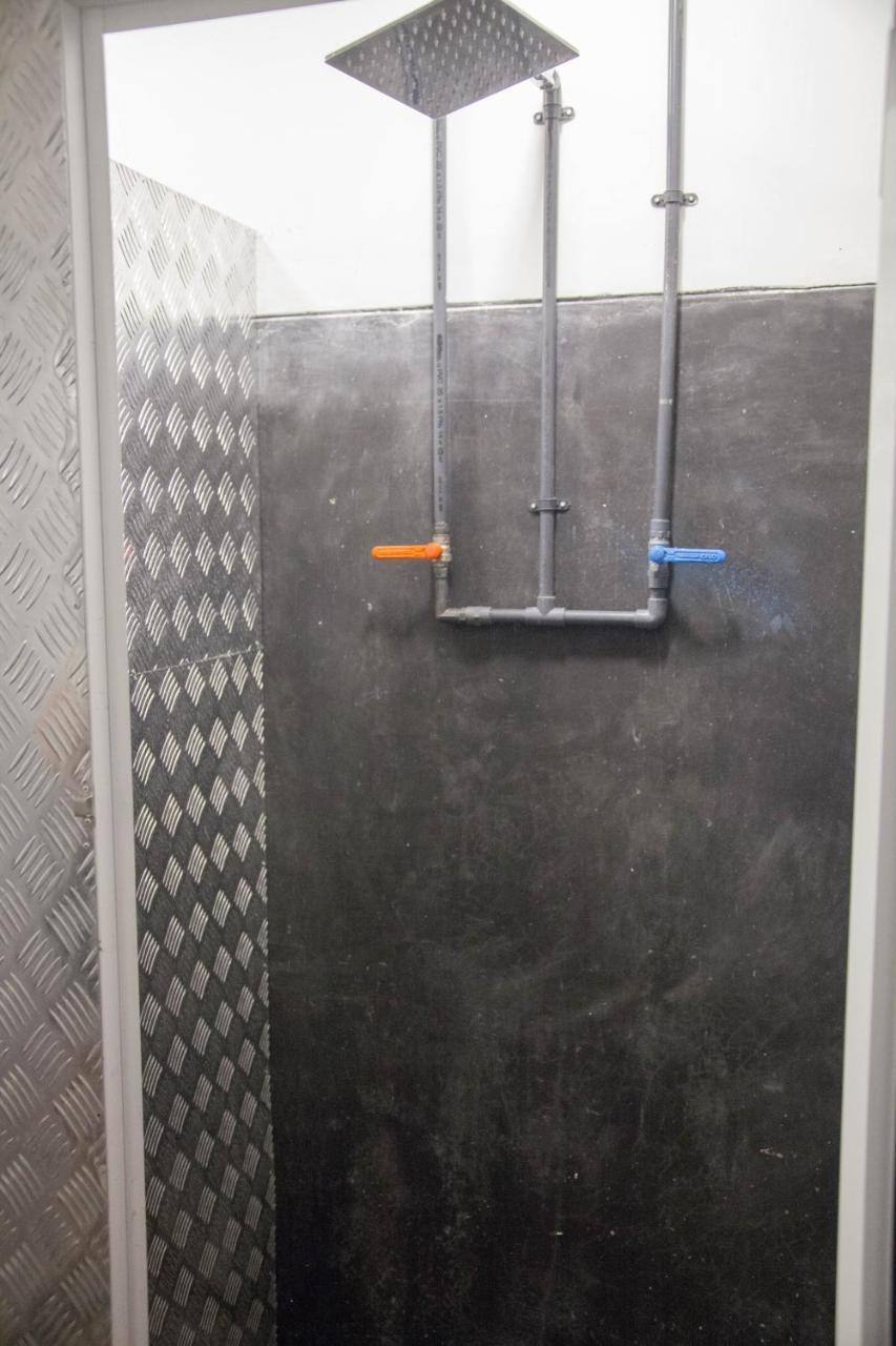 Bunky Monkey Hostels Коломбо Екстериор снимка