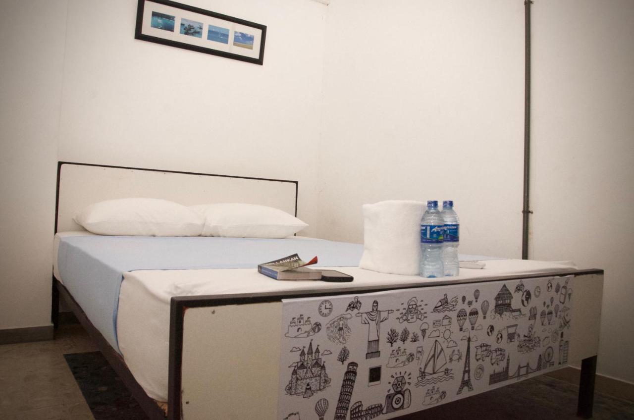 Bunky Monkey Hostels Коломбо Екстериор снимка