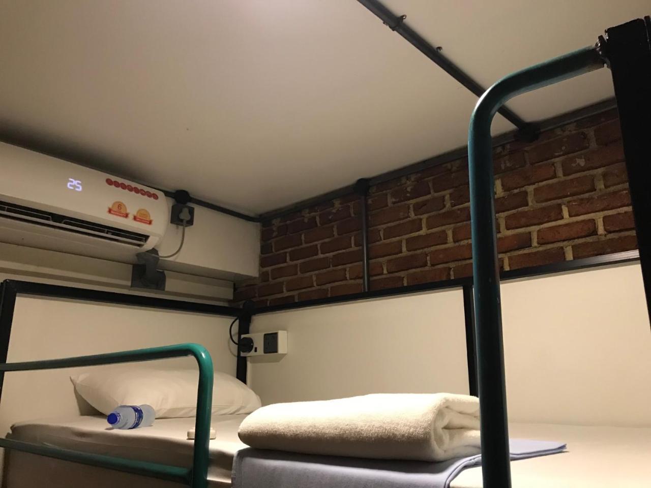 Bunky Monkey Hostels Коломбо Екстериор снимка